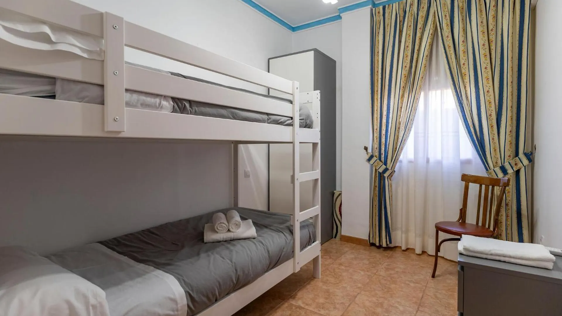 Stunning Home In Iznajar With Kitchen Spanien